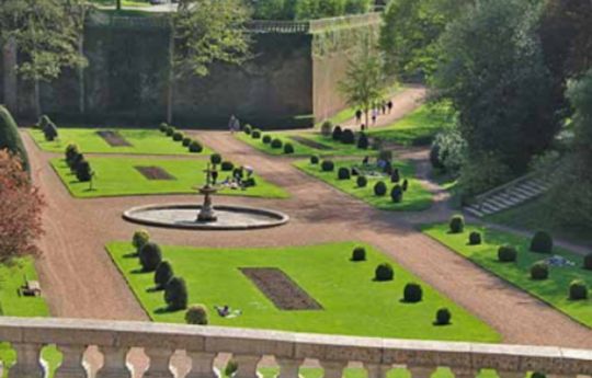 Le Jardin Public et la Motte Castrale